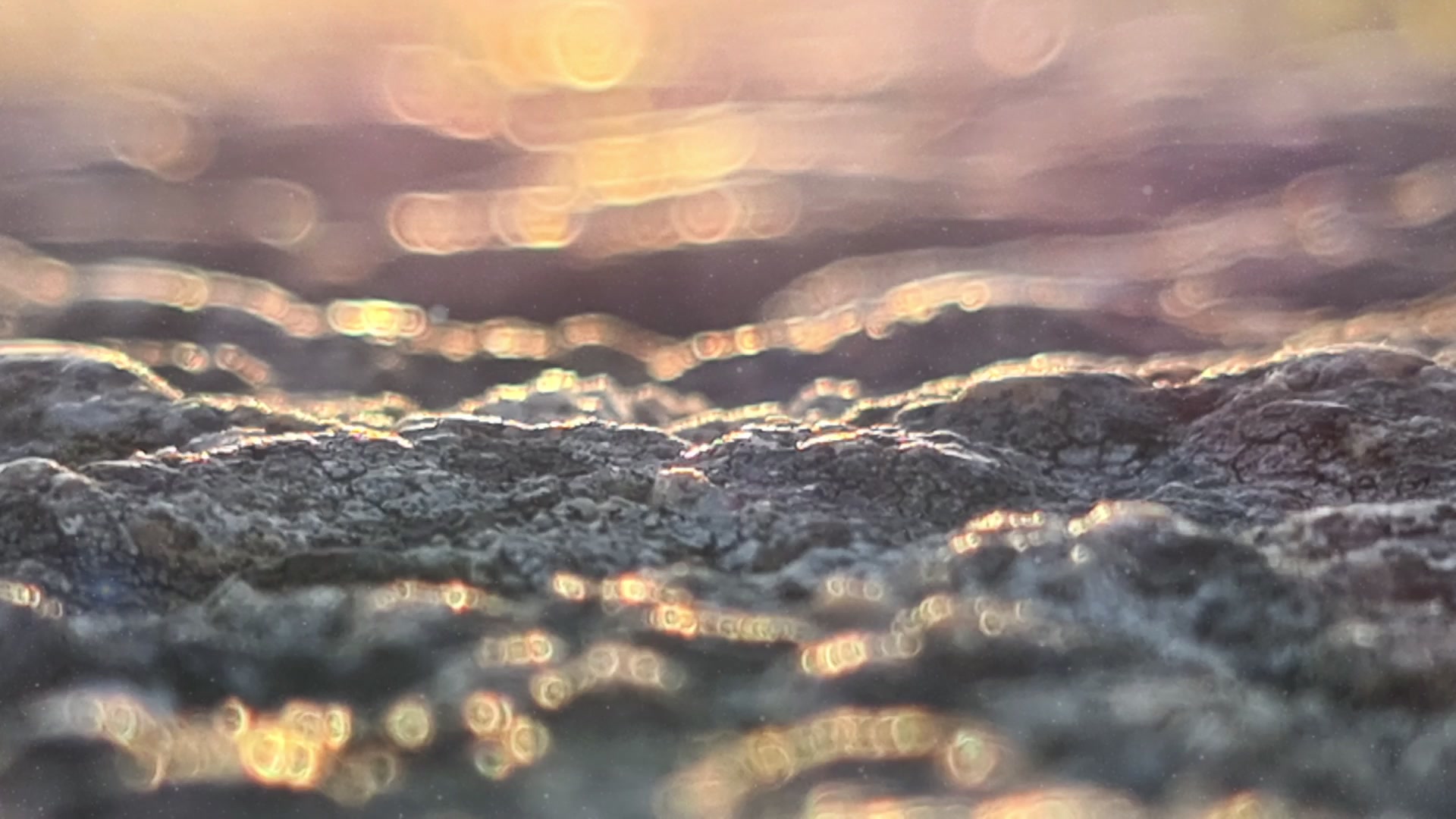 Golden Horizon Glow — Dreamlike Atmosphere – 1080p abstract VJ loop