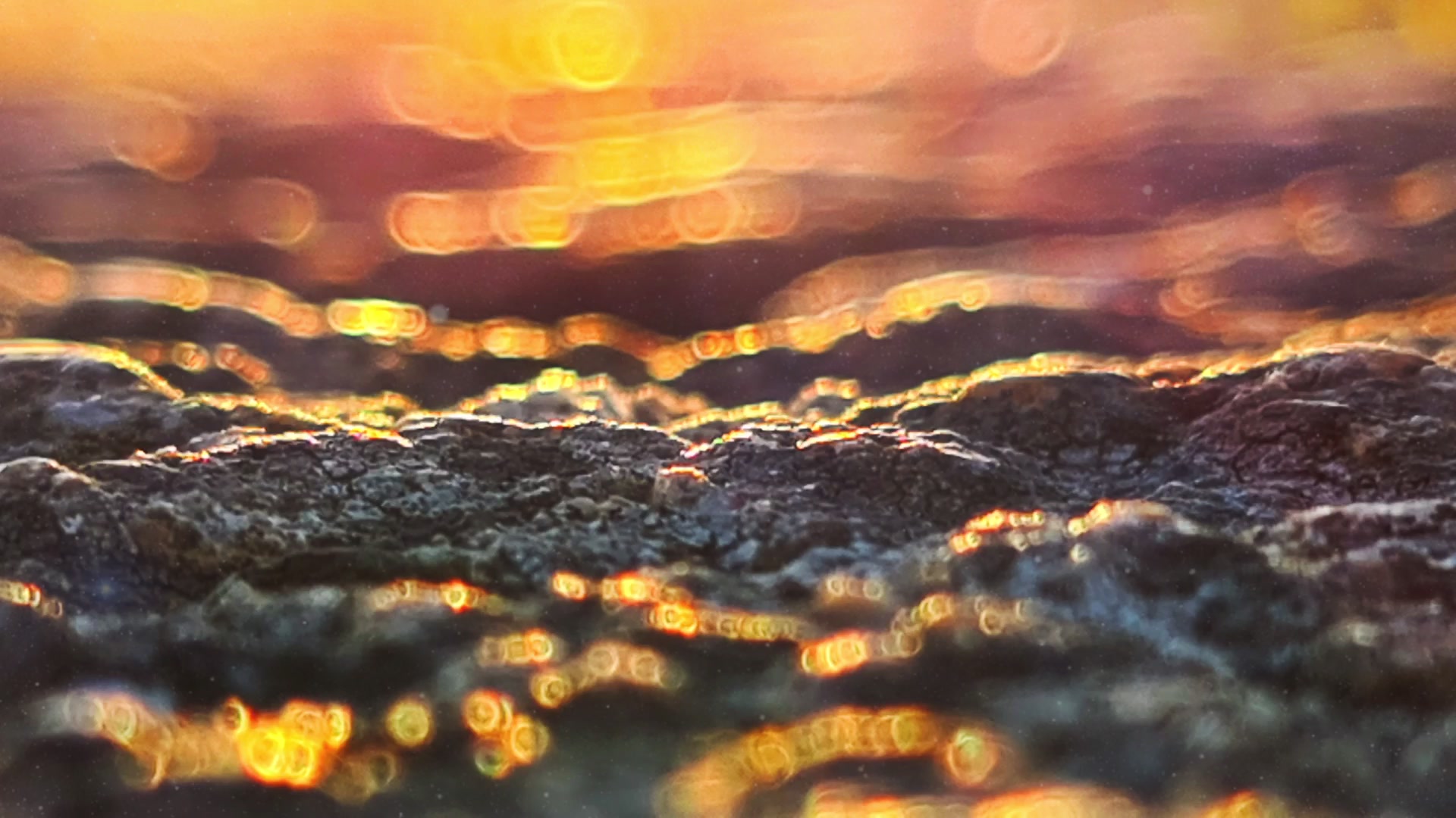 Golden Horizon Glow — Energy Uplifting – 1080p abstract VJ loop