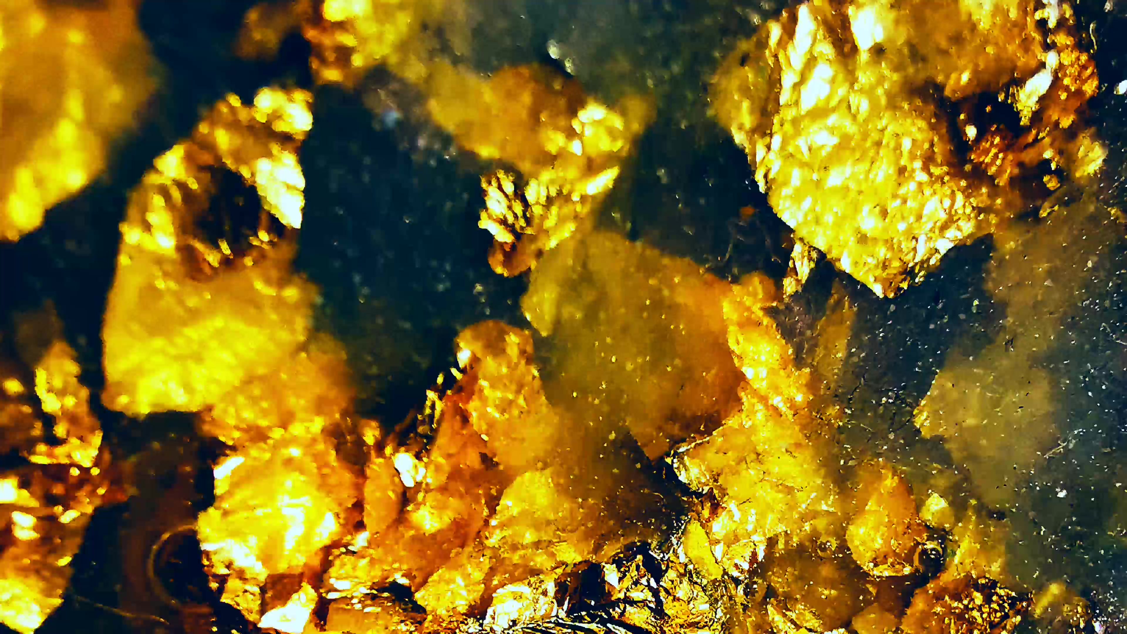 Golden Shimmer Vortex – 4K abstract VJ loop
