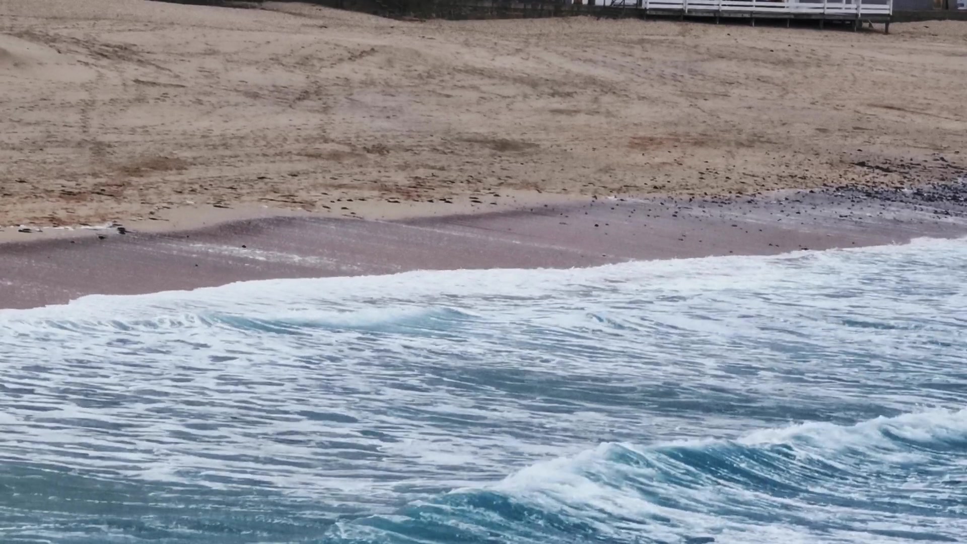 Serene Shoreline Waves — Tranquil – 1080p ocean VJ loop