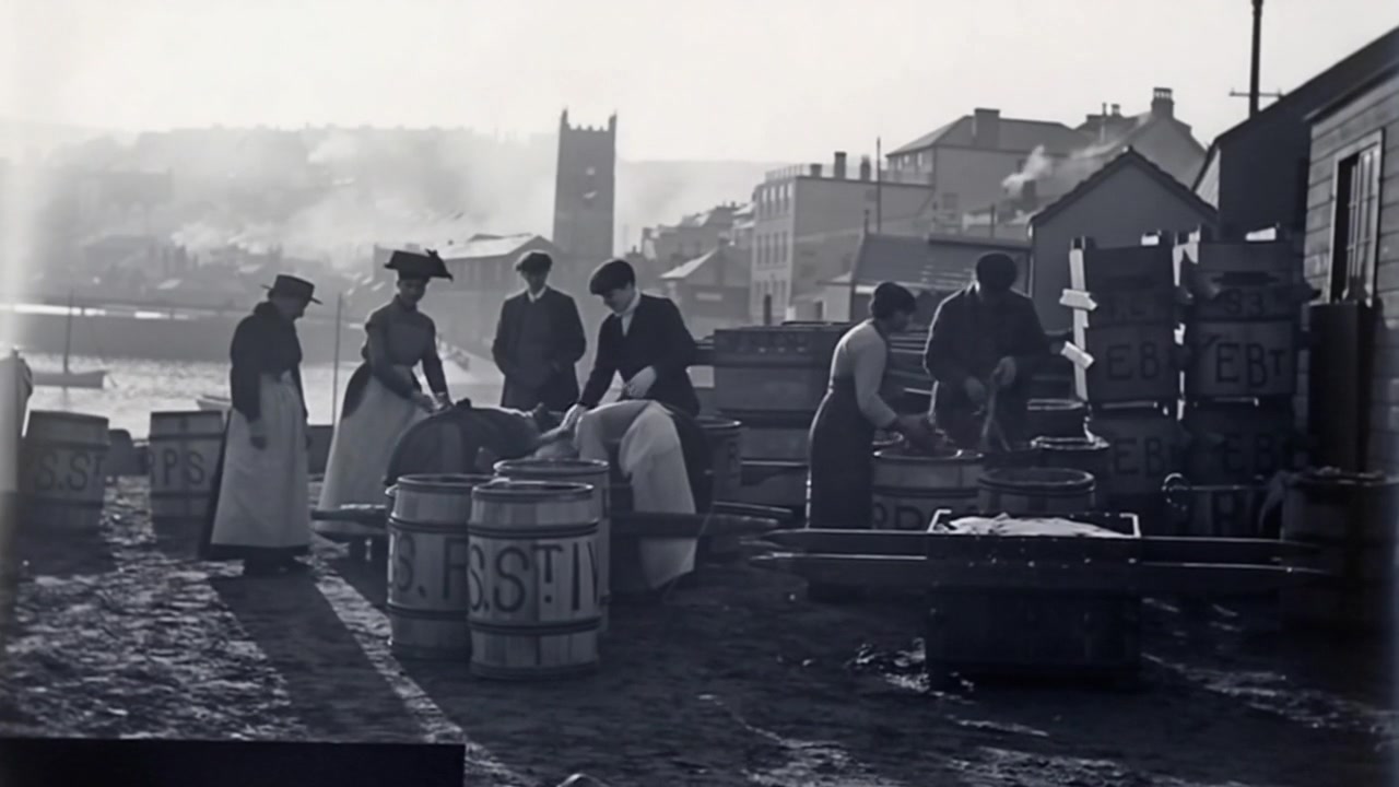 Vintage Harbour Scene — Monochrome Industrial – 720p vintage VJ loop