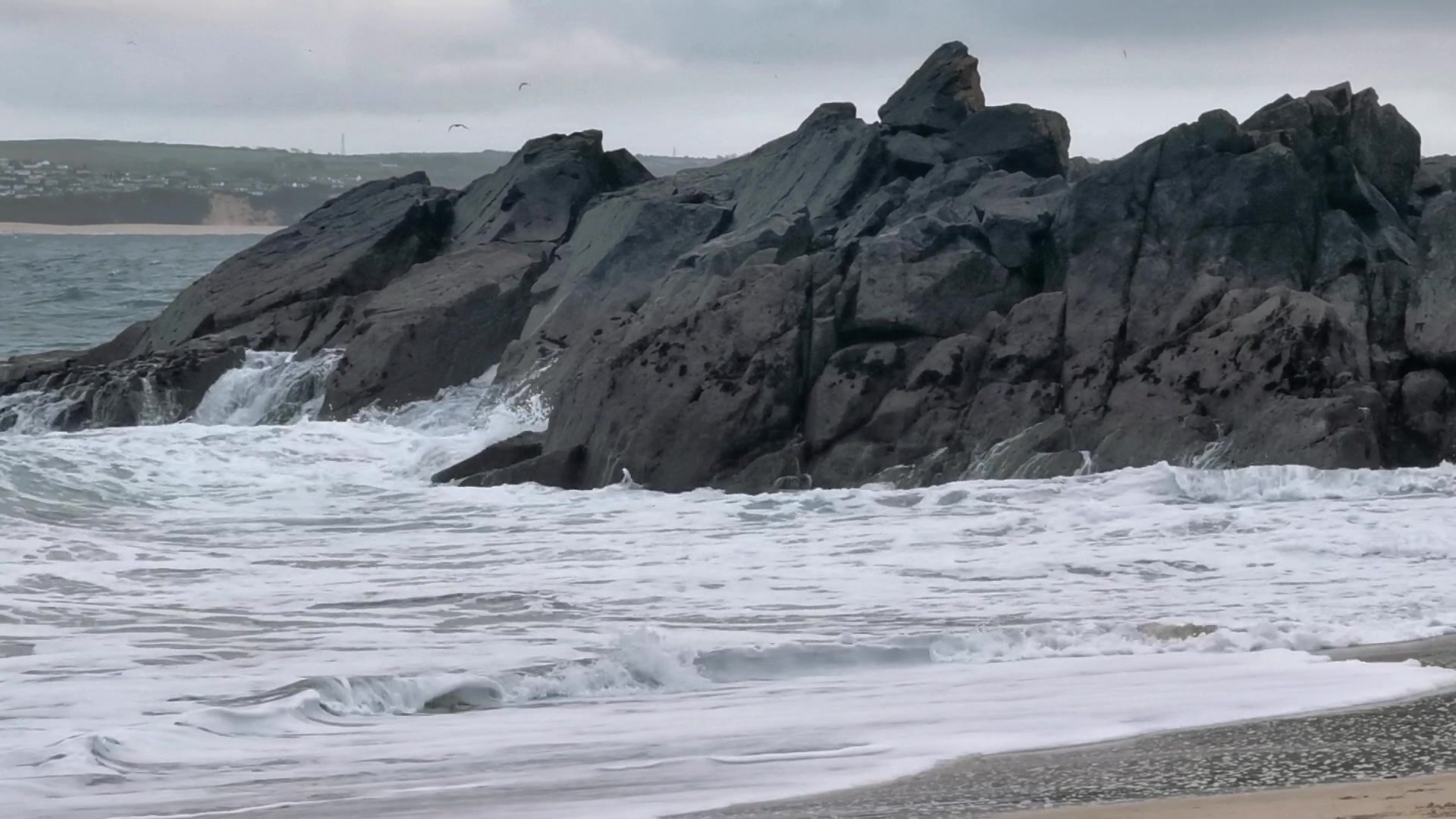 Waves Crash Serenity – 1080p ocean VJ loop